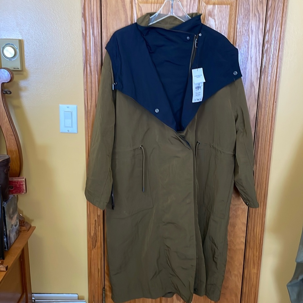 Zara women’s trench coat NWT, size L